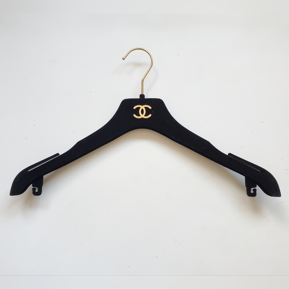 (SALE)Chanel Gold CC Logo Velvet Hanger Brand New